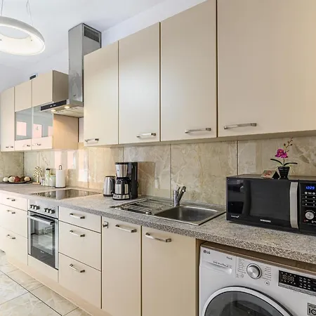 Апартаменты Casa Aurora 4 *