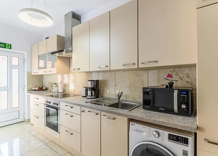 Apartment Casa Aurora 4 *